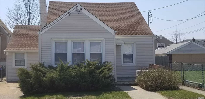 Located In Coveted Barnum Isle Close To Train. Great Price For Commuters. Beautiful & Well Kept 3 Bedroom Home Currently Used As A 2 Bed Home. Large Lot. Many Updates. Upper Loft Style Master Suite. Vaulted Kitchen Ceiling.  Garage Needs Tlc.