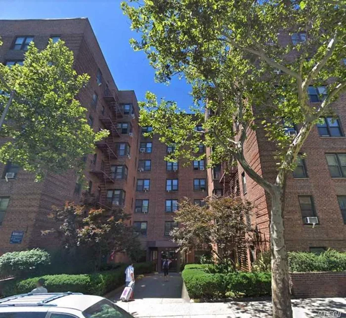 Prime Downtown Elmhurst Hot Location, In The 3rd Floor South-Eastward Facing 2-Bedroom Condo, 900sqft. Lower tax:$3039. The Lower Common Charge Fee $552 Include Heat, Cooking Gas and Water. Steps From M/R/7 Train Stations, Supermarkets, Restaurants, Bakeries, Coffee Houses, Pharmacies, Banks, Post Office And Much More.