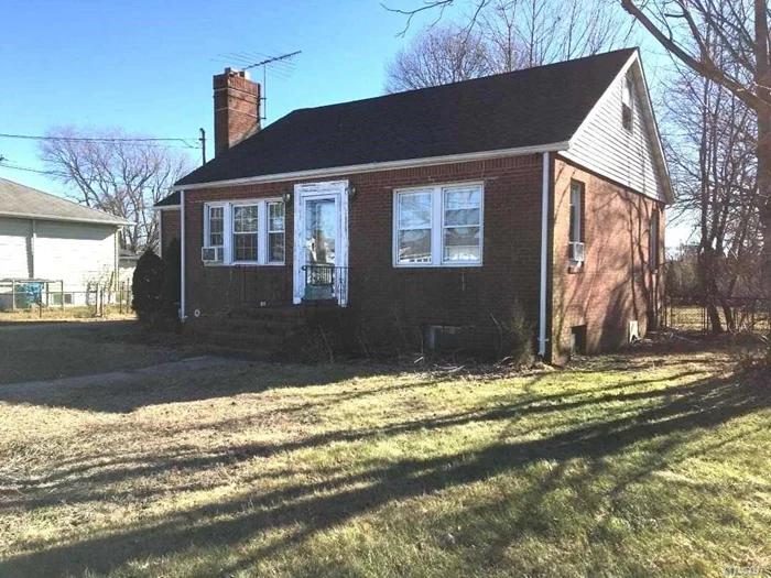 Property Lovers delight!4BR, 2BATH, Brick Ranch on 80x170 property in sd# 22.LR with fireplace , Formal dining room.House sold &rsquo; AS IS&rsquo;.Needs updating.