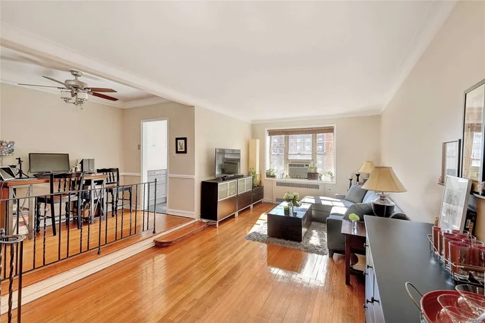 High floor fully-renovated 1-Bed 1-Bath in highly sought after Girard at Forest Hills South. Spacious 911 sq ft, double aspect. Brand new kitchen, updated bath, h/w floors, sunken L/R. 4 large closets, formal dining, office. P/T Doorman building, gym on complex. Parking W/L. Storage W/L, Children&rsquo;s Room, Community Room, Adult Reading Room. Beautiful English gardens with benches and fountains. E/F 1 block. Express and local buses. Shopping in vicinity. Austin Street 1m distant. Appointment only.