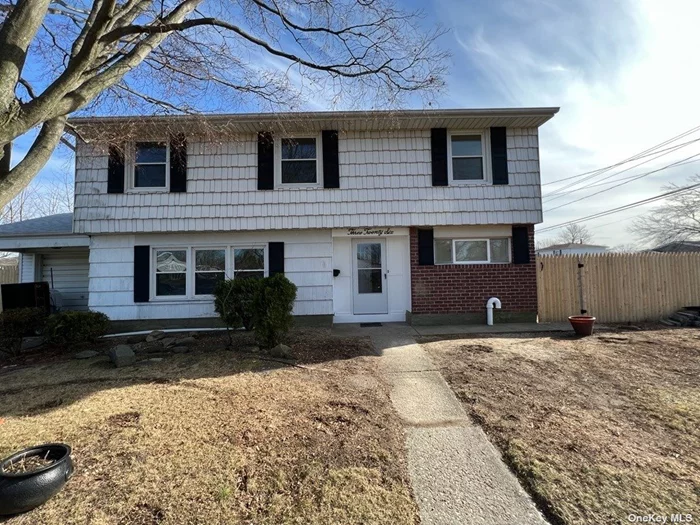 Fully Renovated Large Single Family Home For Rent In Desirable Deer Park Neighborhood. This Home Sits On A Beautiful Corner Lot With An Expansive Yard. Completely Updated Home Features 3 Bedrooms And 2 Full Baths, Kitchen With Granite Counters And Stainless Steel Appliances And Beautiful Hardwood Floors Throughout. Close To Babylon Village and Parkways.