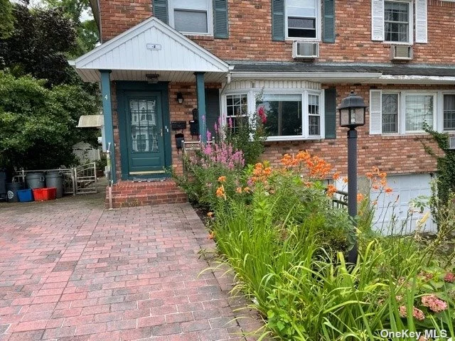 Back on Market ! Mint 3 Bedroom 2 Bath 2 nd floor unit. Location, Location! close to Manhasset Bay, Stores, Restaurants & Waterfront. Fully fenced flat backyard with raised patio! Pets ok !!